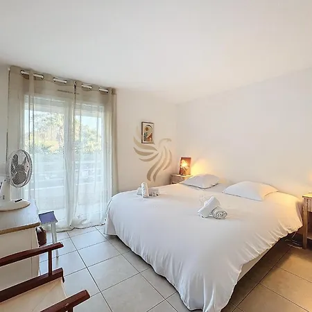 Apartment Apt 4 Ppl, Terrace, Pool, A/C Saint-Raphaël