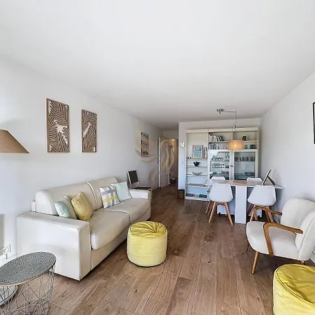 4 P, Sea View, Terraces, Swimming Pool, A/c 아파트